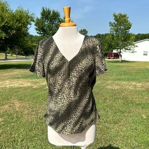 Green leopard print top